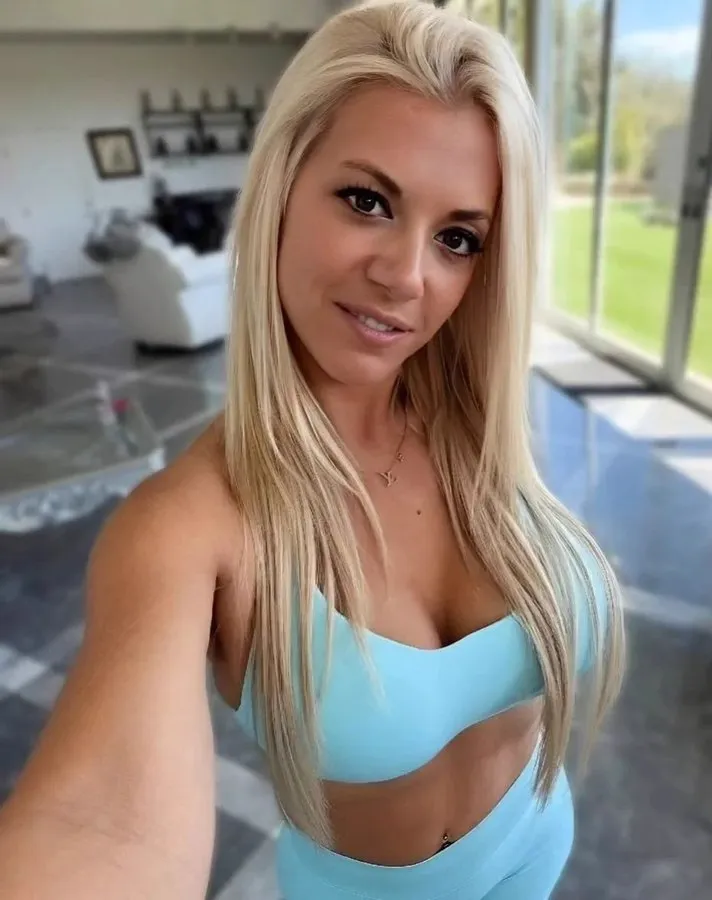 Ava White